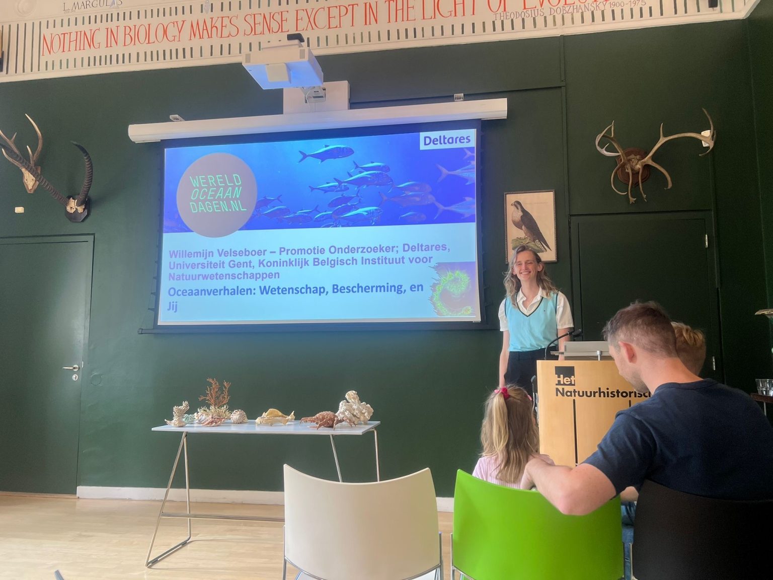 Willemijn Velseboer from Deltares gives a family lecture at the Rotterdam Natural History Museum
