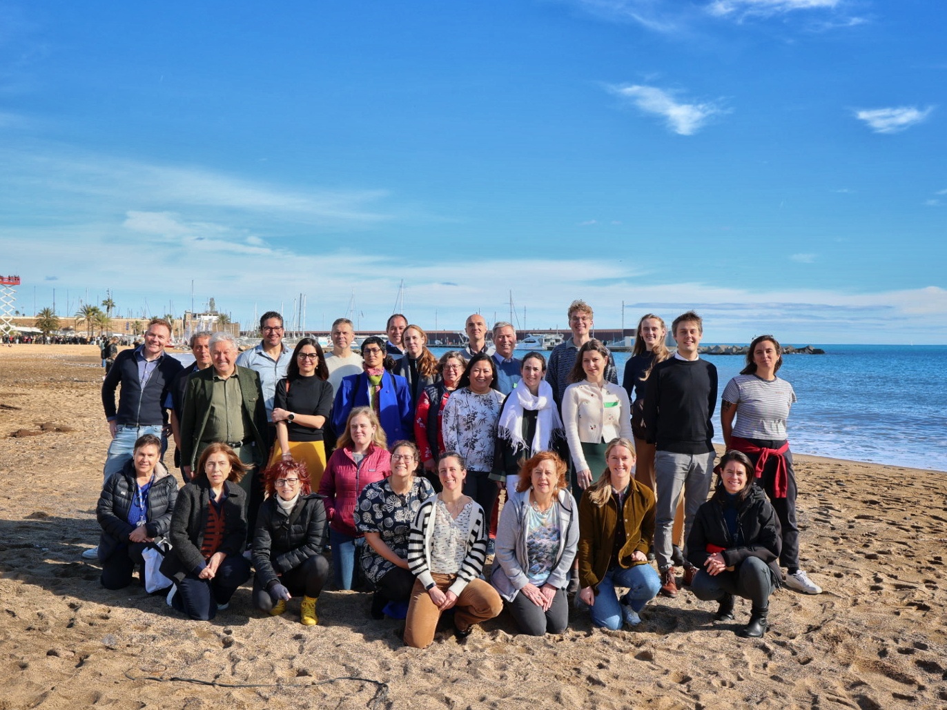 the NiD4OCEAN project consortium gathered at Barceloneta beach, at the time of the meeting